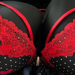 Lane Bryant, red & black Valentine’s Day Boost Plunge 40DD bra.